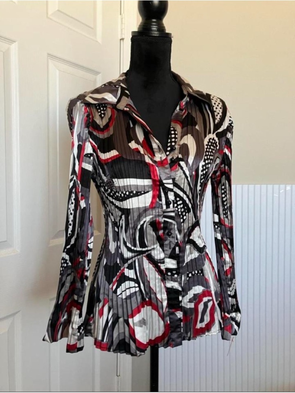 Women's Printed Pleated Button-Front Top in Black, White & Red